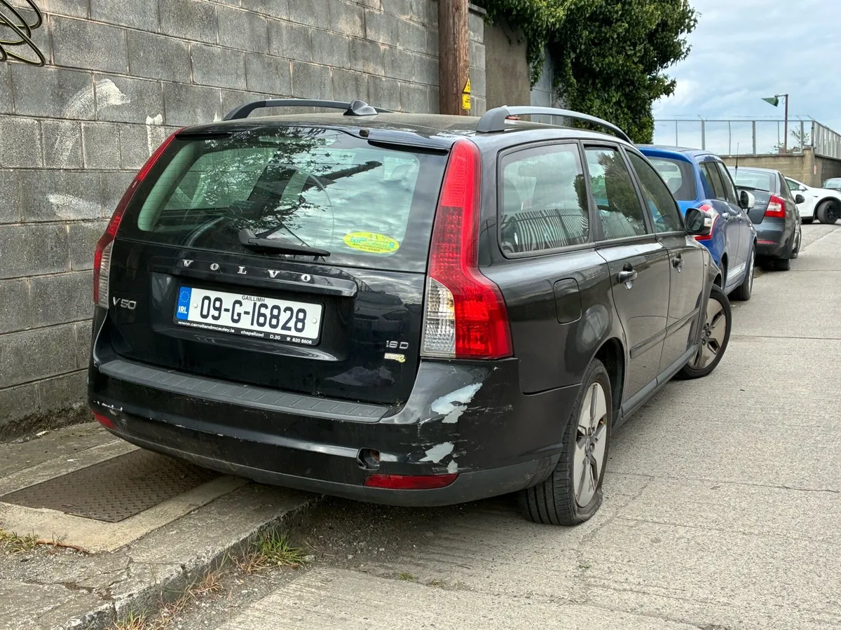 Volvo v50 2009 - Image 3