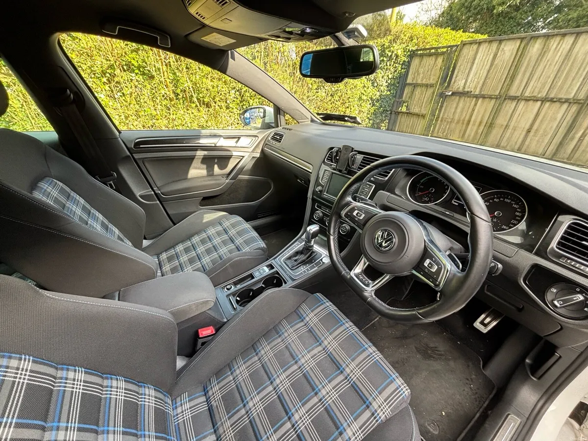 Golf GTE DSG Automatic PHEV - Image 2