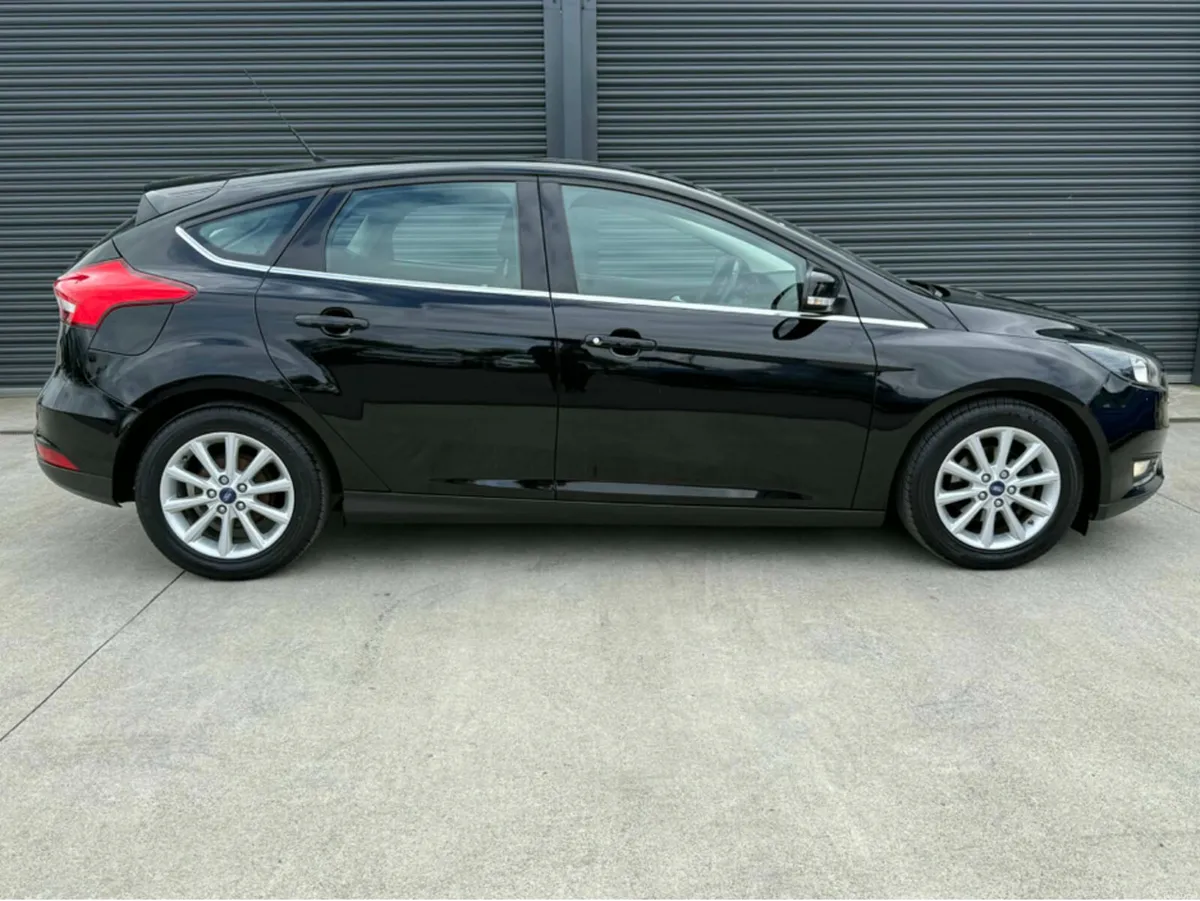 Ford Focus 1.5 TDCI TITANIUM 120PS 6SPEED 5DR - Image 2