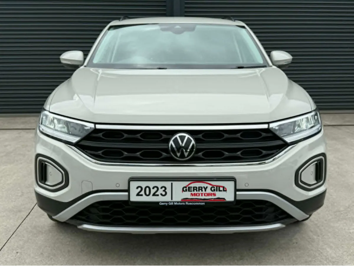 Volkswagen T-Roc LIFE 2.0 TDI MANUAL 6SPEED FWD 11 - Image 2