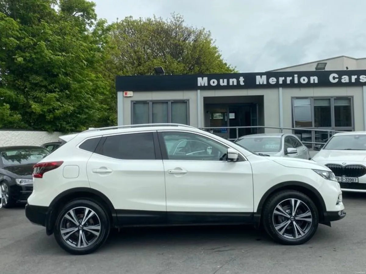 Nissan Qashqai Auto/Premium Spec/Pan Roof - Image 4