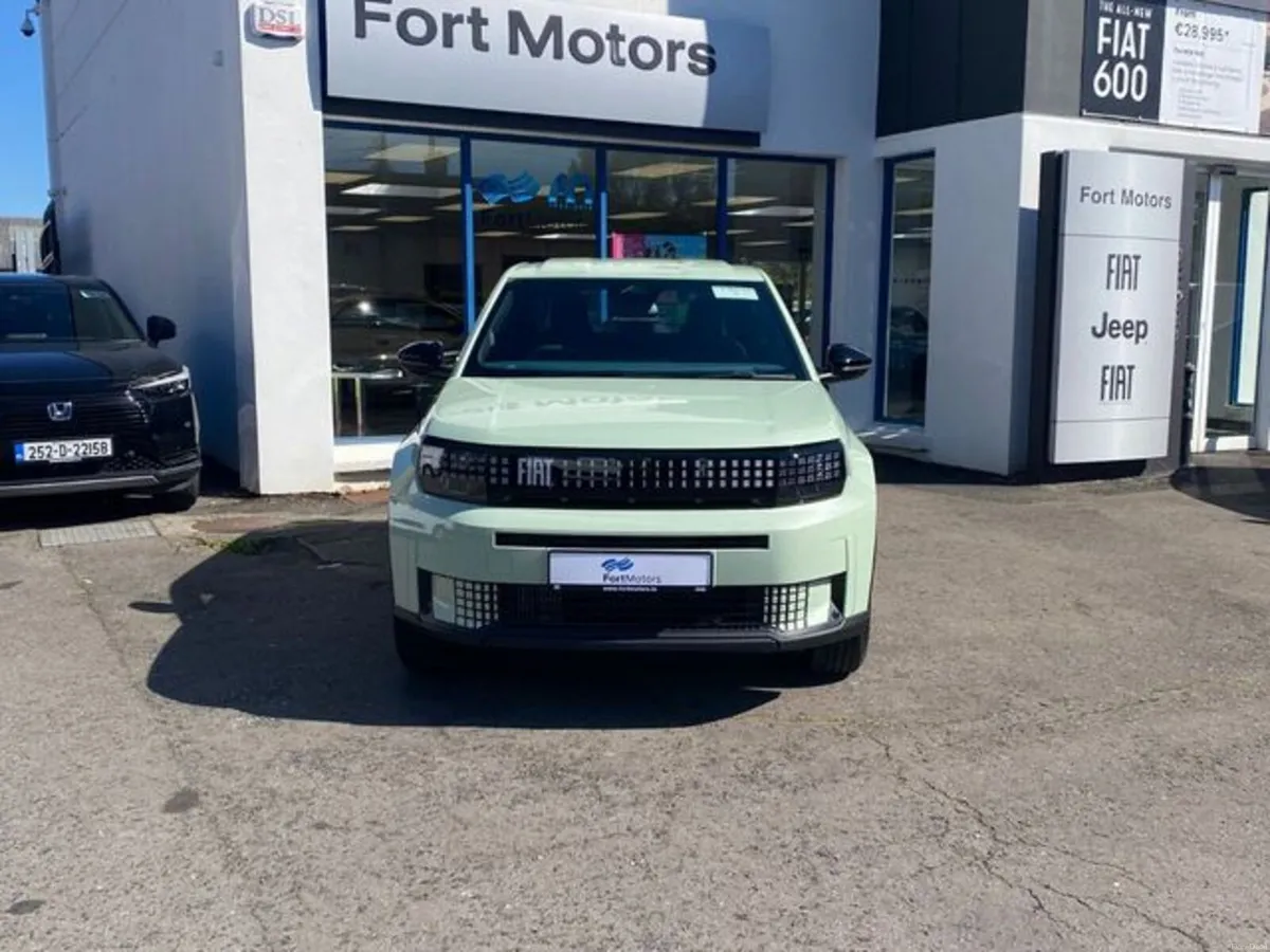 Fiat Grande Panda ICON HYBRID 1.2 AUTO - Image 3