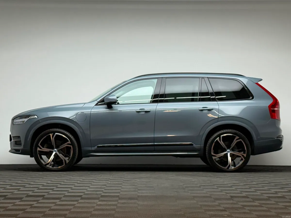 Volvo XC90 RECHARGE T8 CORE AWD *7 SEATER* - Image 4