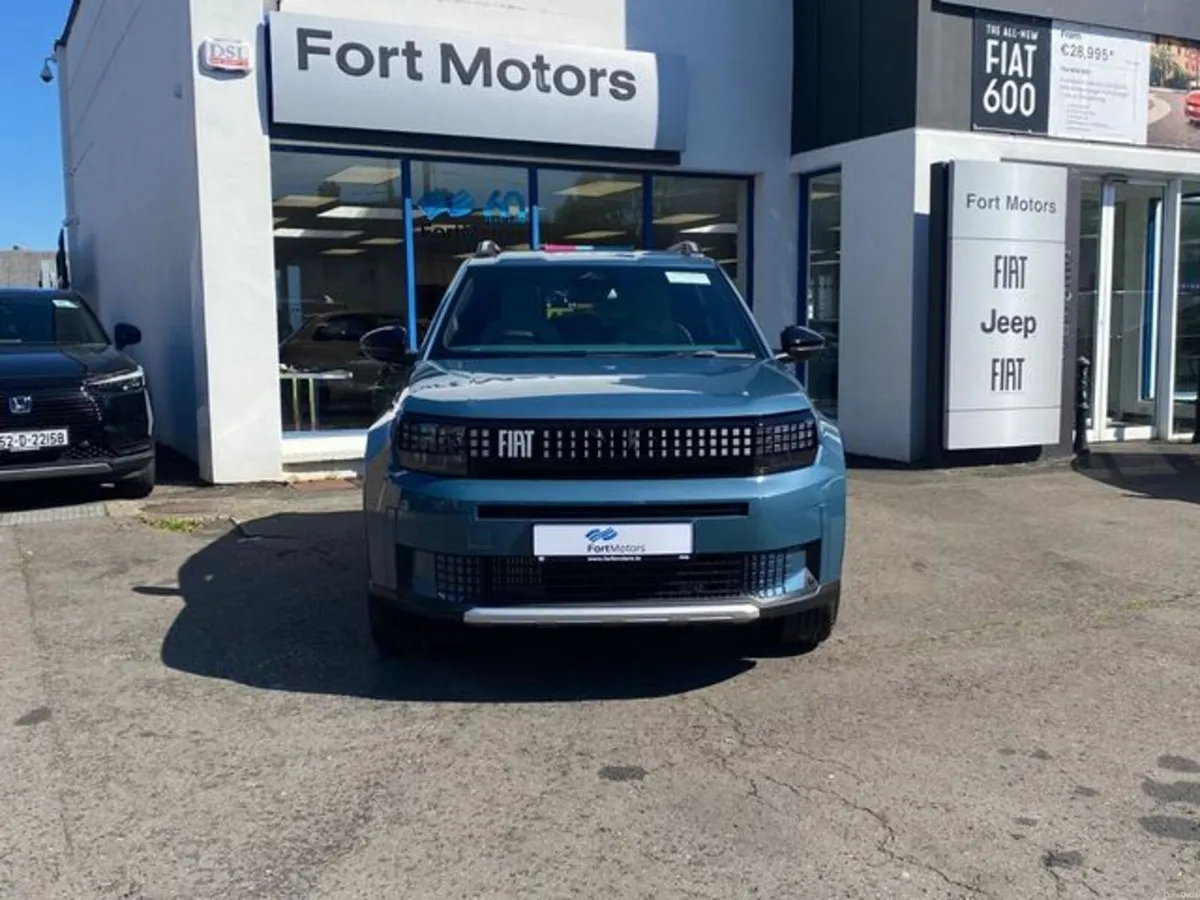 Fiat Grande Panda LA PRIMA HYBRID 1.2 AUTO - Image 3