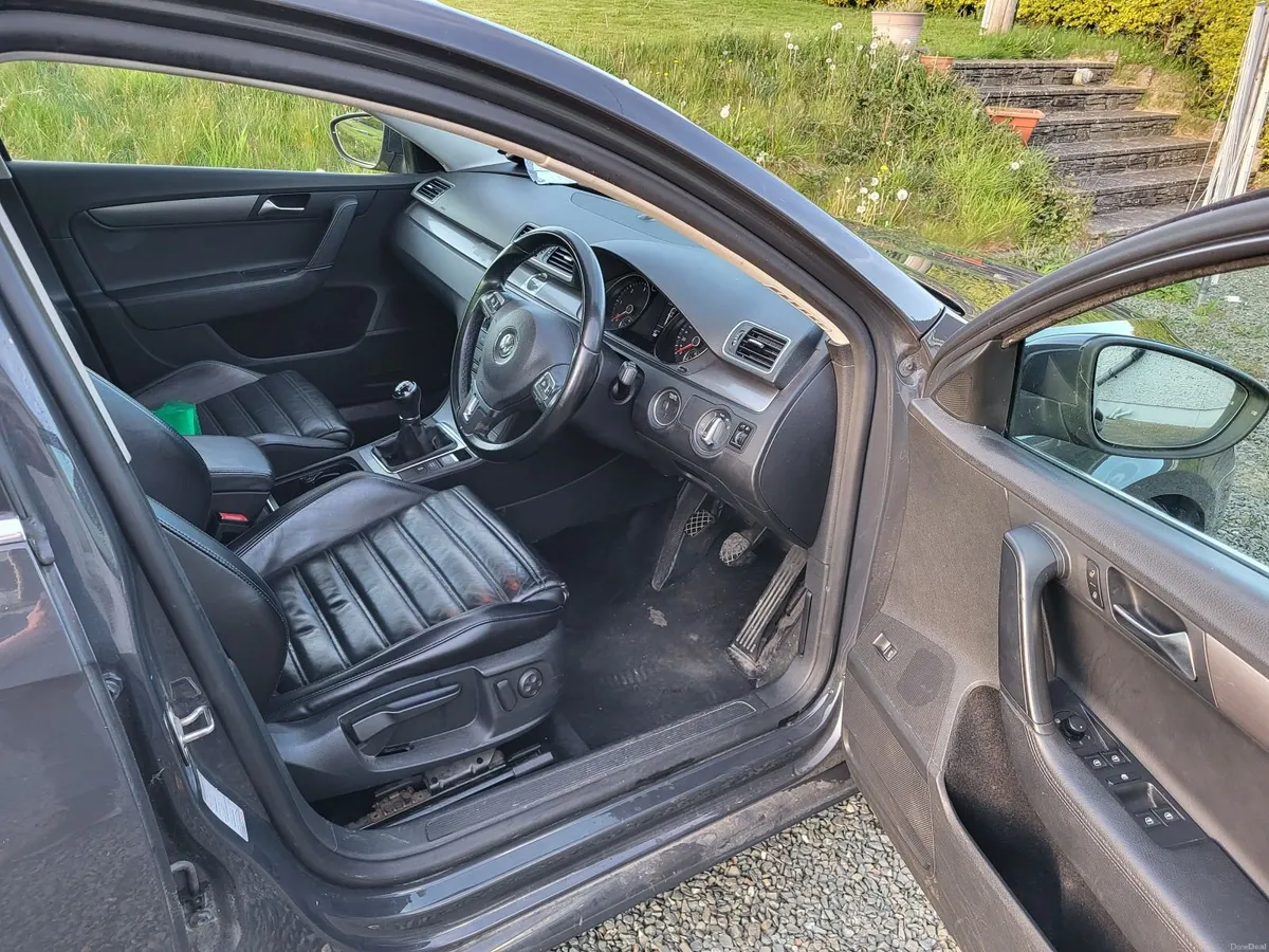 Volkswagen Passat 2013 - Image 3