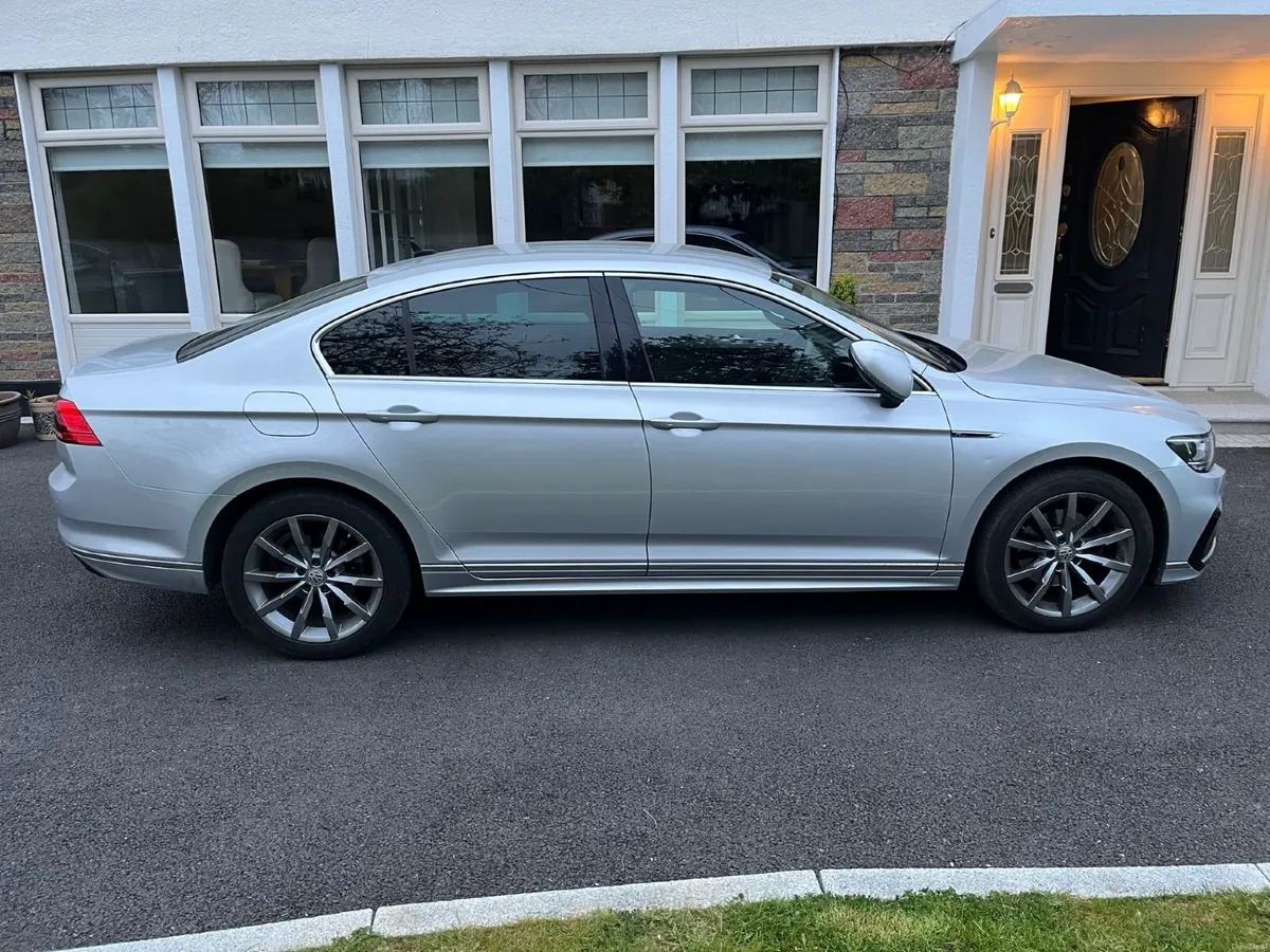 Volkswagen Passat 2020 **R-Line - Image 2