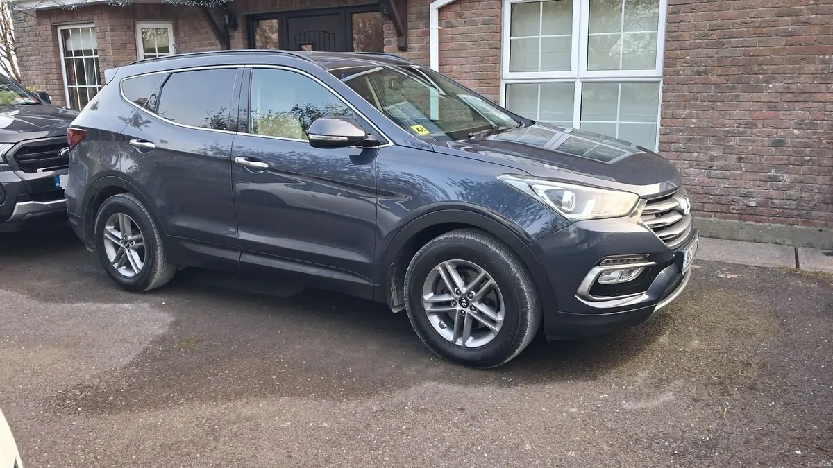 Hyundai Santa Fe 2018 - Image 4