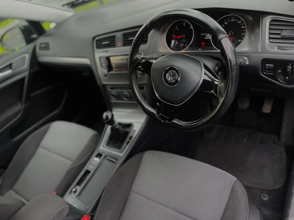 142 D Volkswagen Golf - Image 3