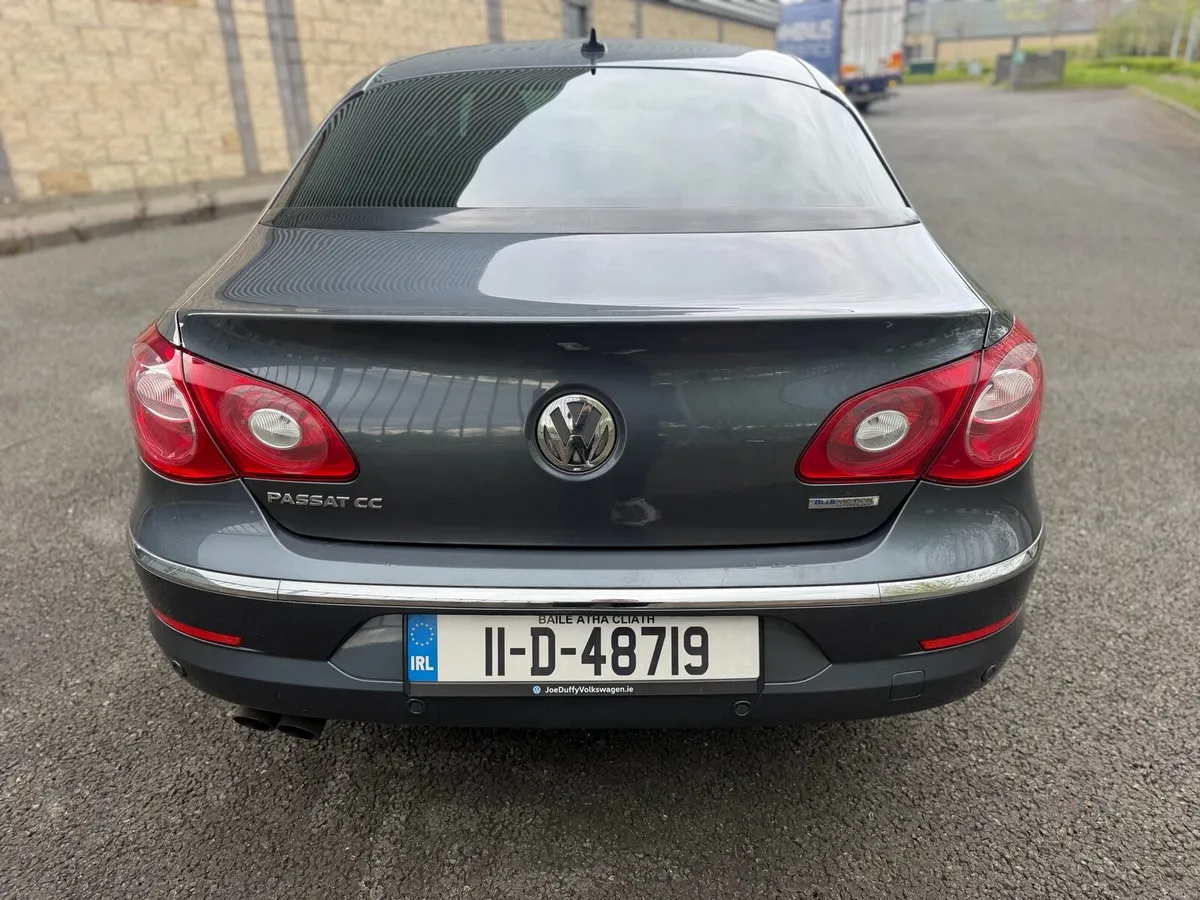 VOLKSWAGEN PASSAT CC - Image 4