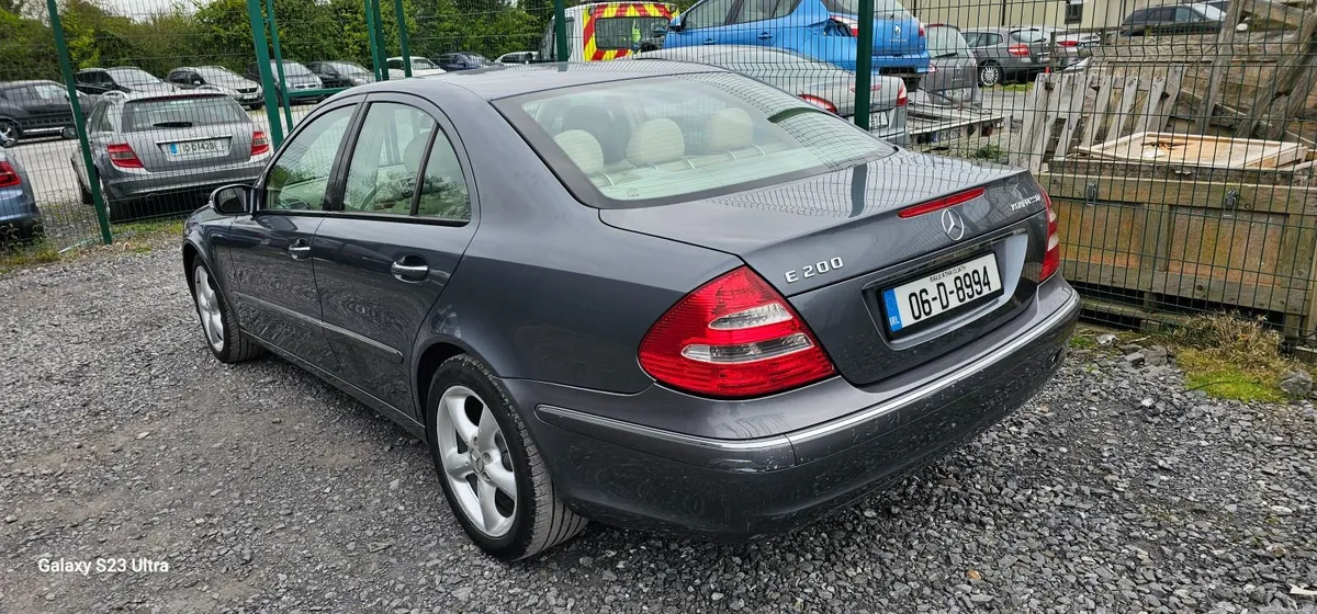 Mercedes-Benz E-Class 2006 - Image 3