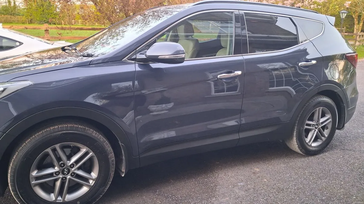 Hyundai Santa Fe 2018 - Image 2