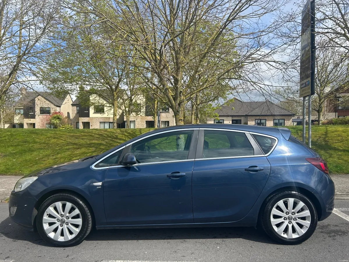 2013 Opel Astra *low mileage * - Image 6