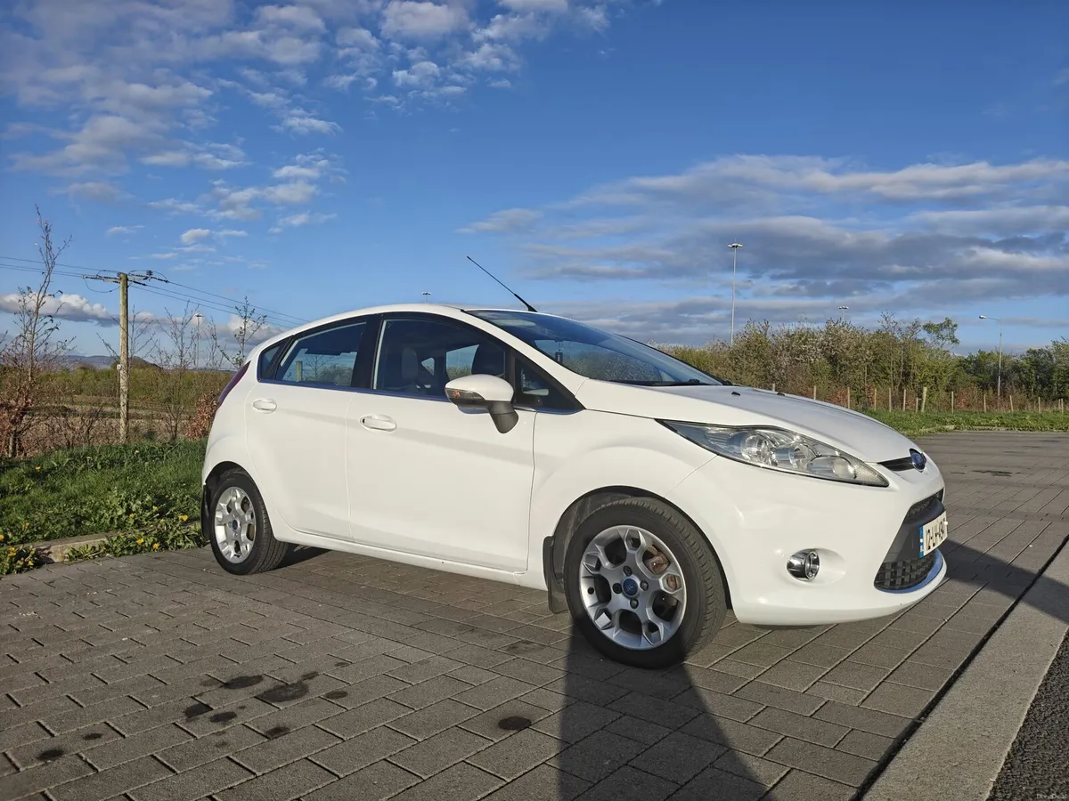 2012 Ford fiesta - Image 2
