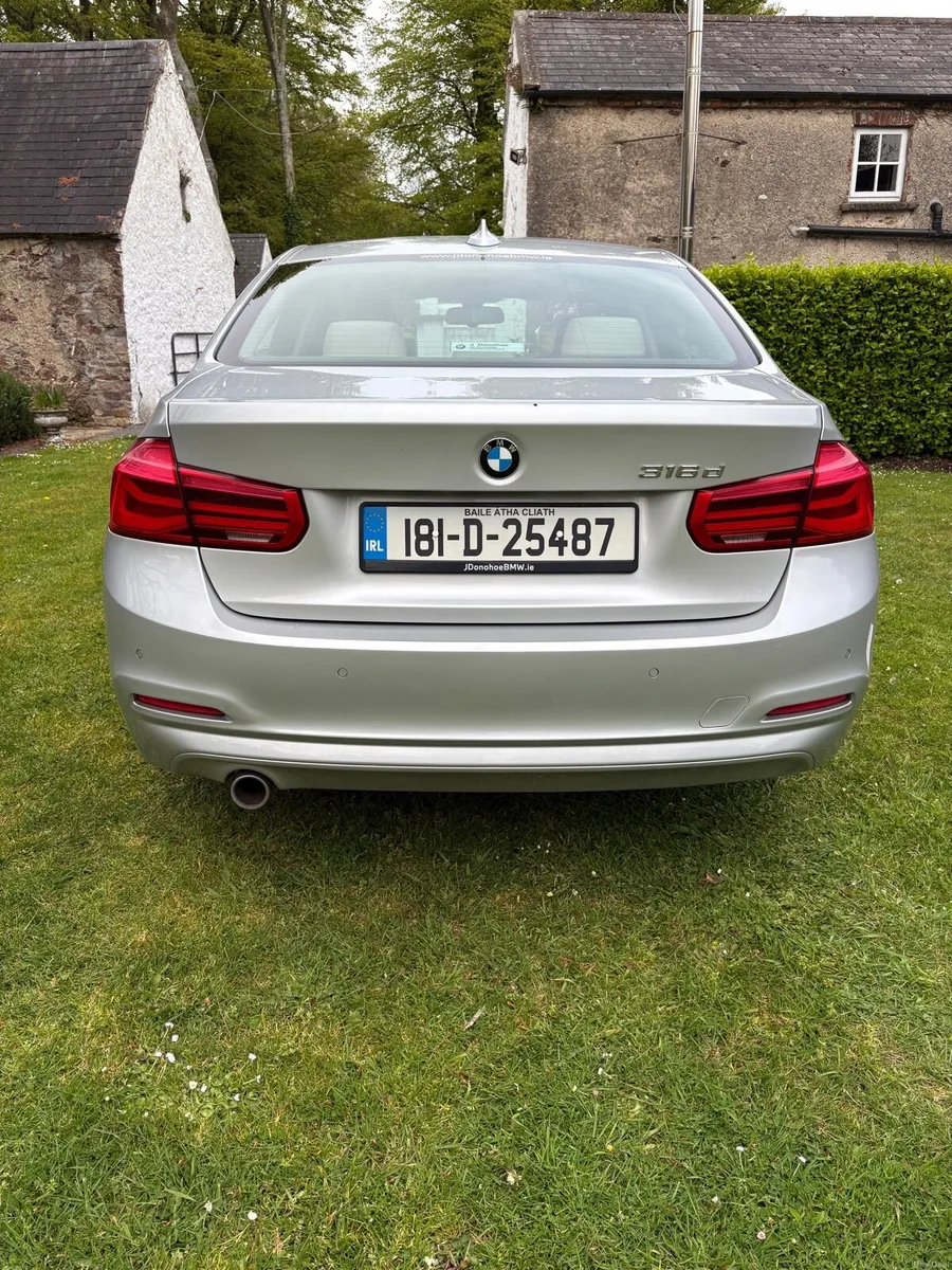 BMW 3 Series 2018 - Image 2