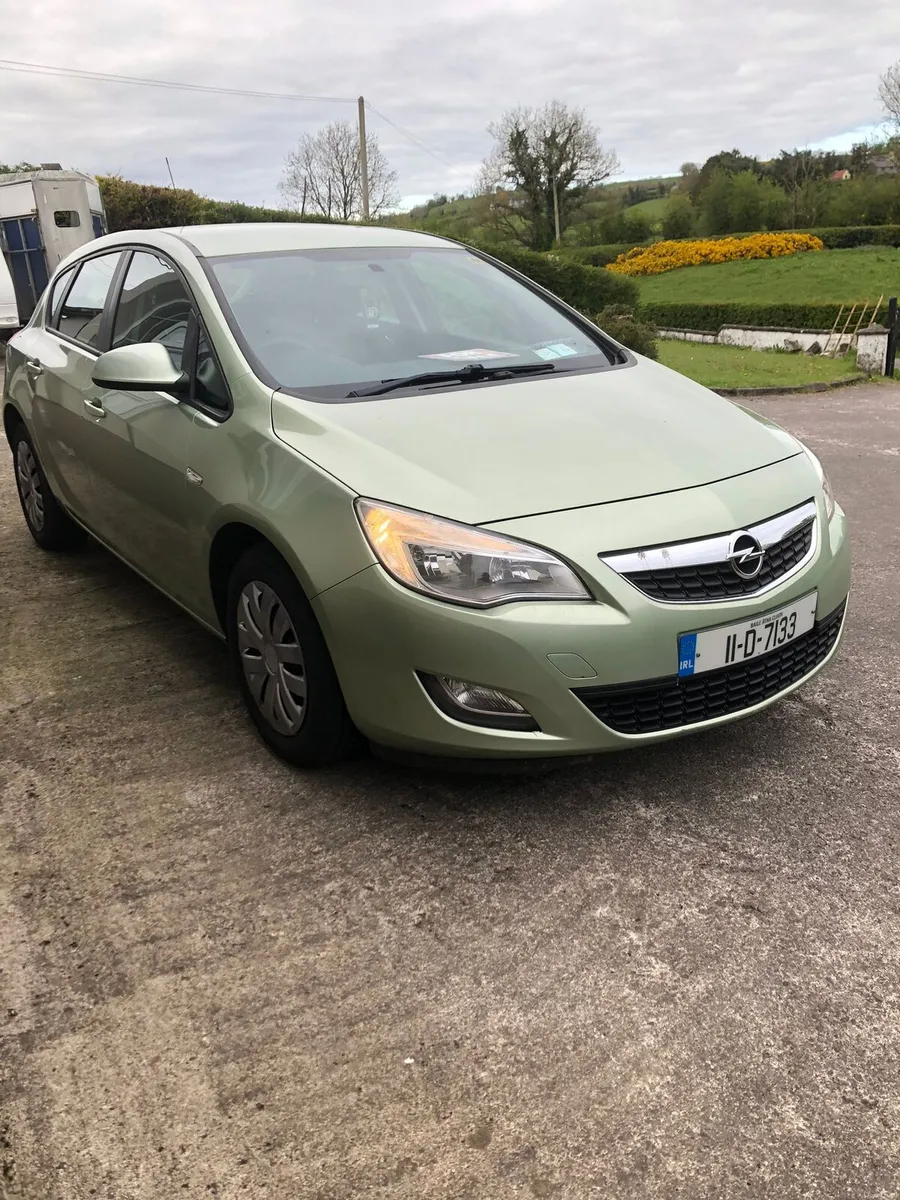 2011 Opel Astra for sale - Image 2