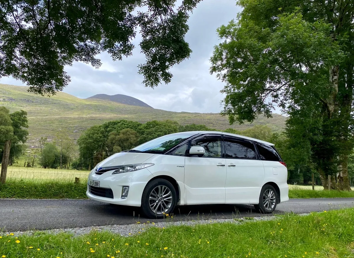 RARE 2015 TOYOTA ESTIMA HYBRID | 8 SEATER | CLEAN - Image 3