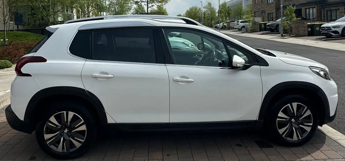 Peugeot 2008 1.2 Petrol VTI Allure - Image 2