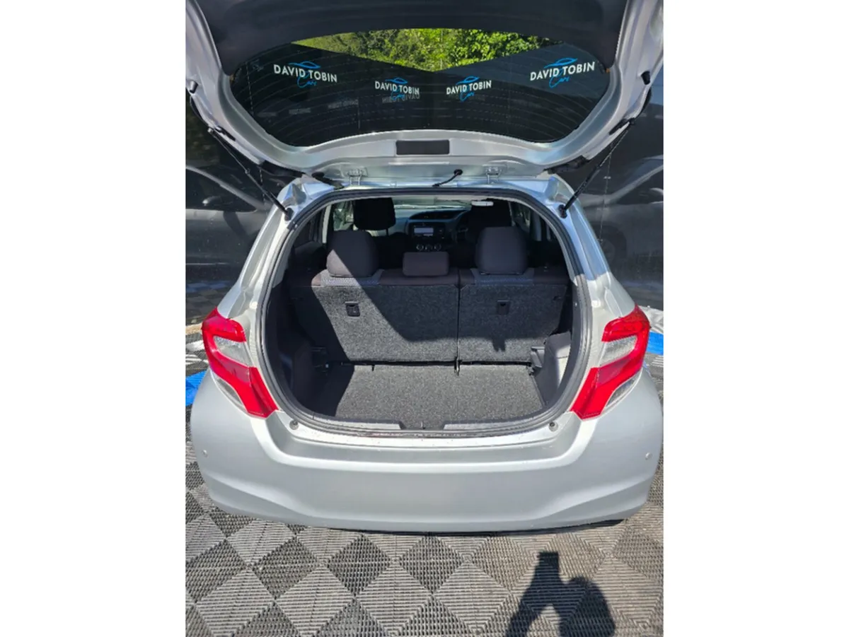 Toyota Vitz 1.3 PETROL AUTO - Image 3