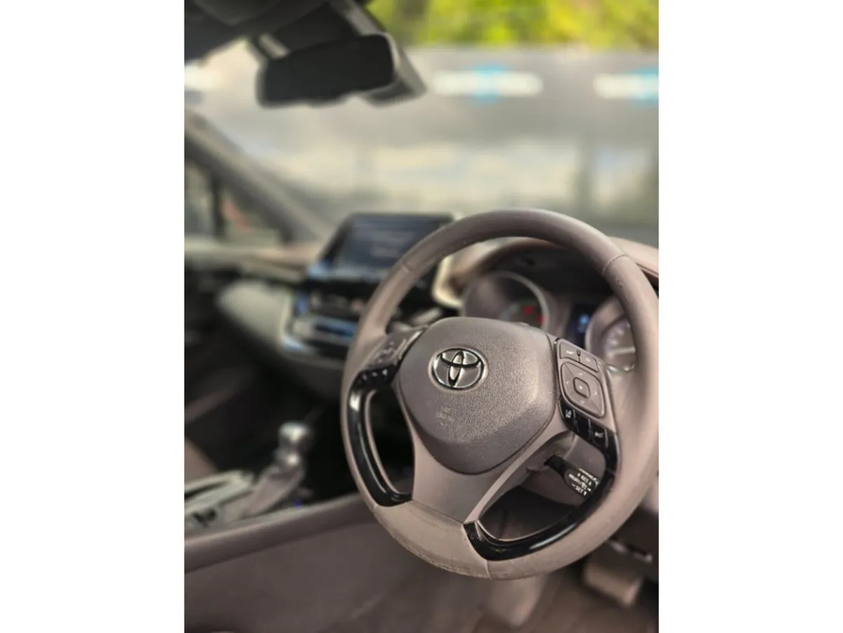 Toyota C-HR 1.8 PETROL HYBRID AUTO/ TRD KIT - Image 2
