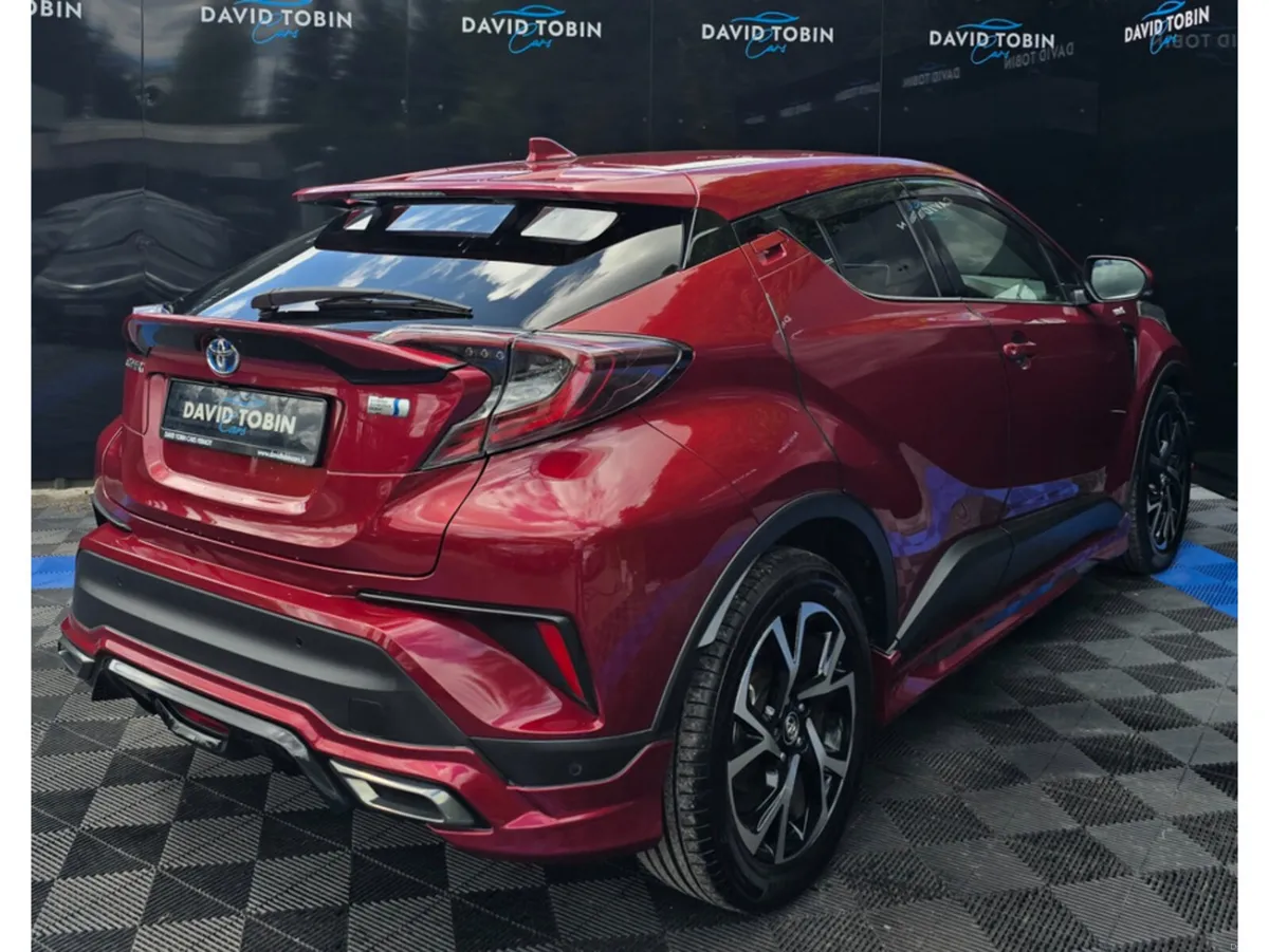 Toyota C-HR 1.8 PETROL HYBRID AUTO/ TRD KIT - Image 4