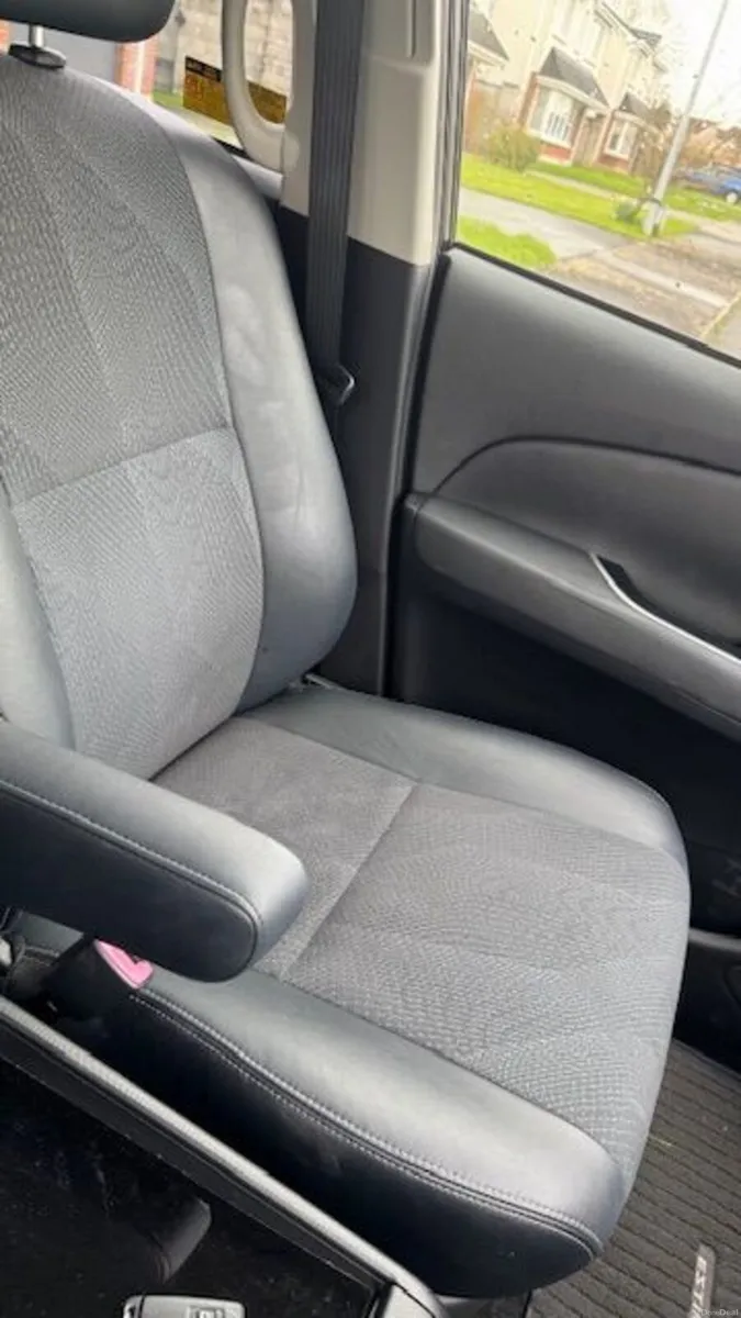 Toyota Estima 2014 - Image 2