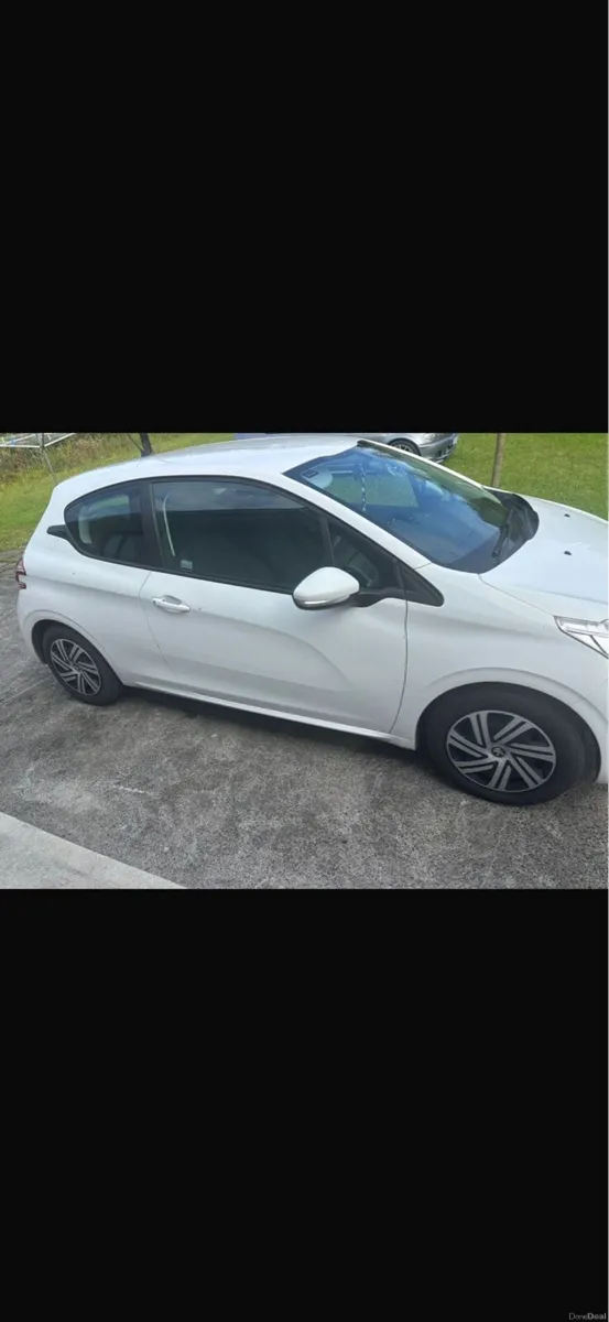Peugeot 208 - Image 4