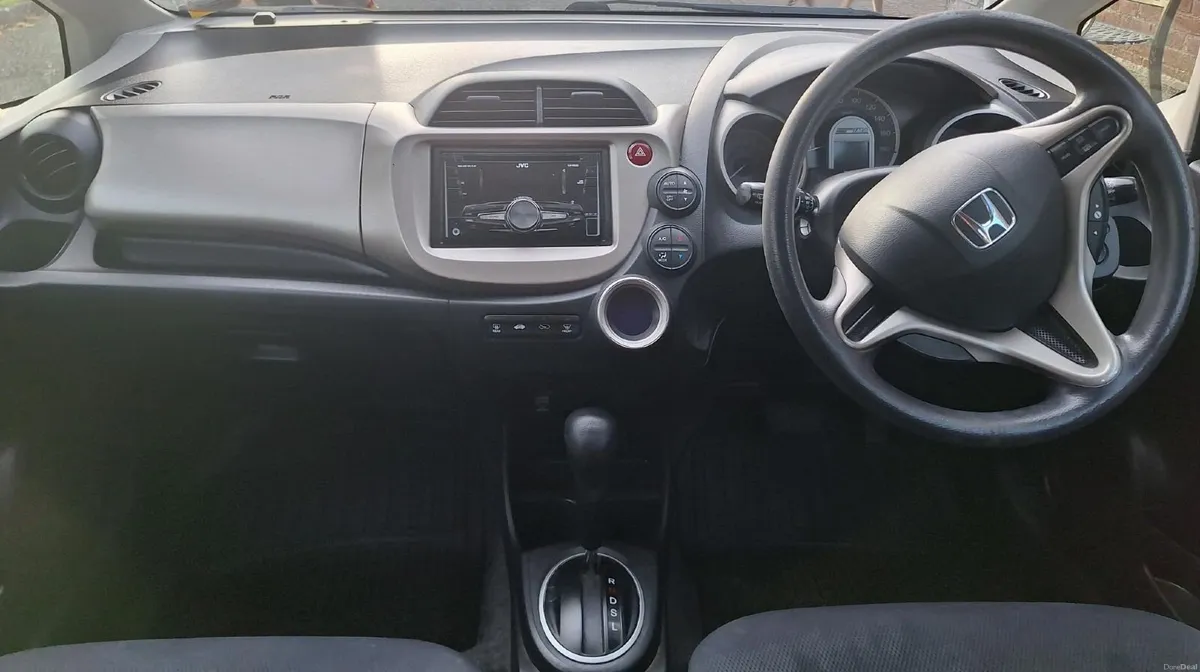 Honda Fit 2014, self-charging hybrid - Image 5