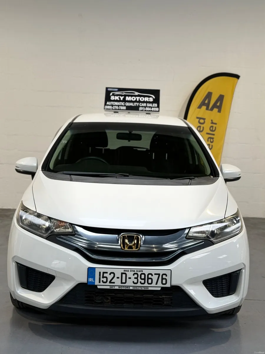 2015 Honda Fit  1.5 Hybrid Automatic,CarPlay - Image 2