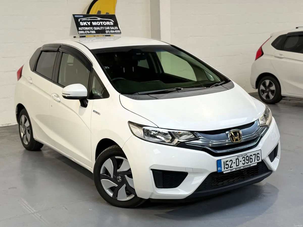 2015 Honda JAZZ/Fit 1.5 Hybrid Auto ,CarPlay - Image 1