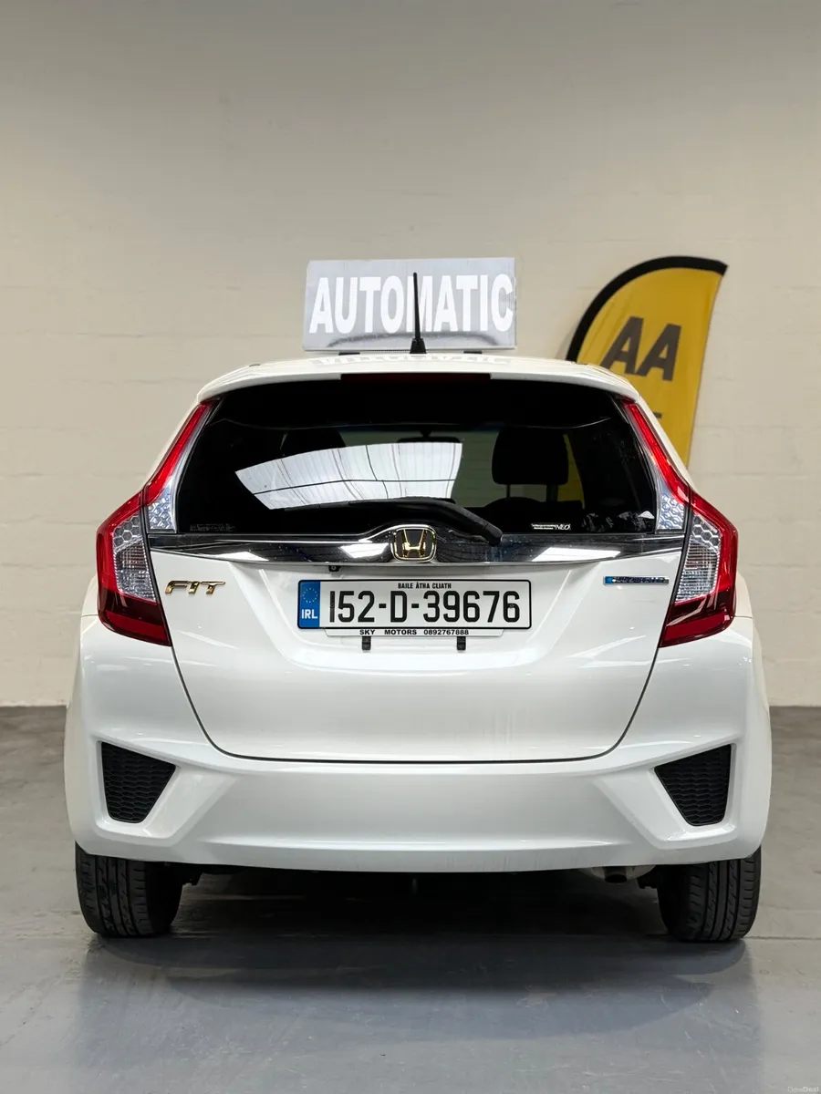 2015 Honda JAZZ/Fit 1.5 Hybrid Auto ,CarPlay - Image 4