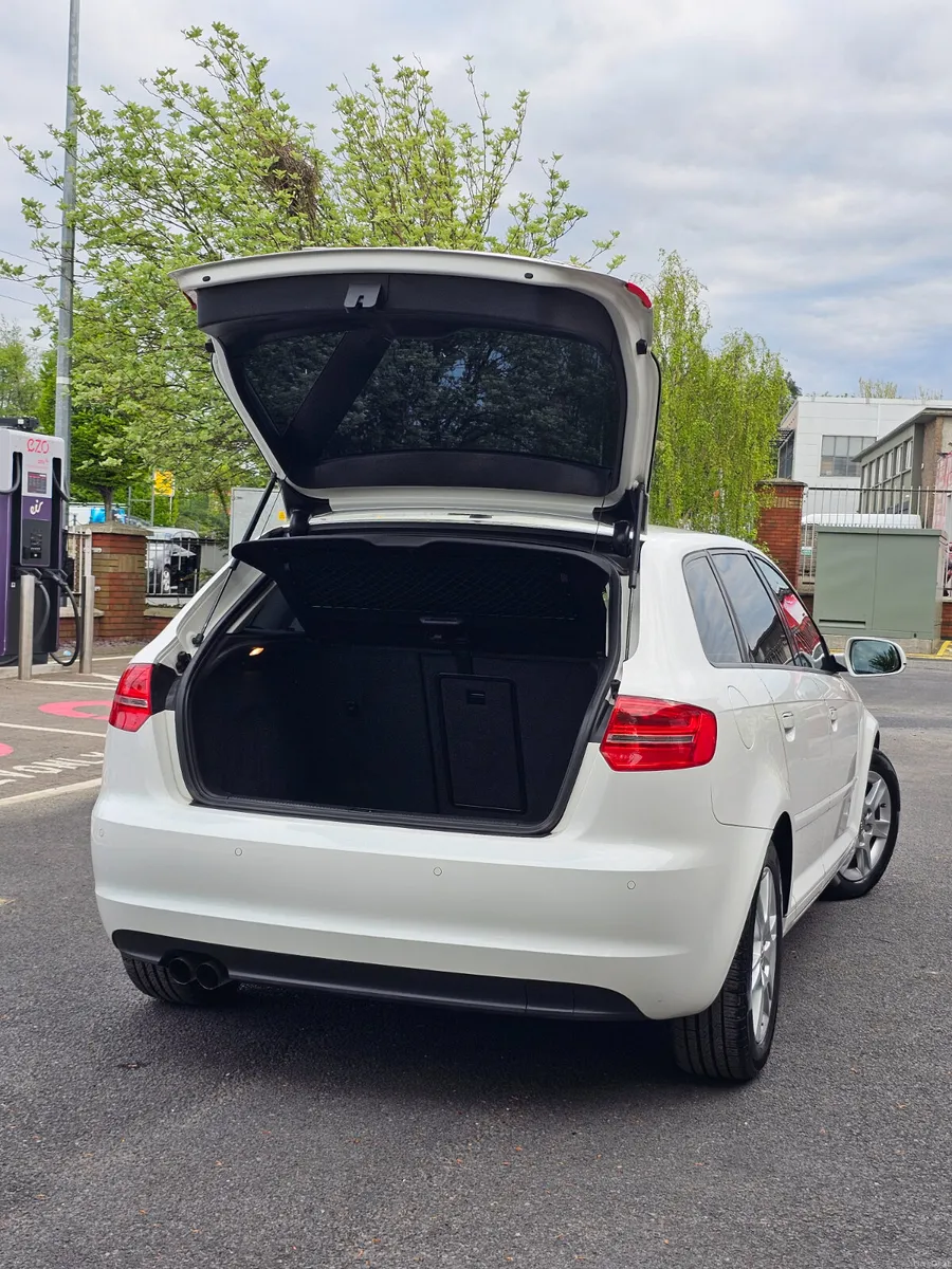 Audi A-3 2012 - Image 2