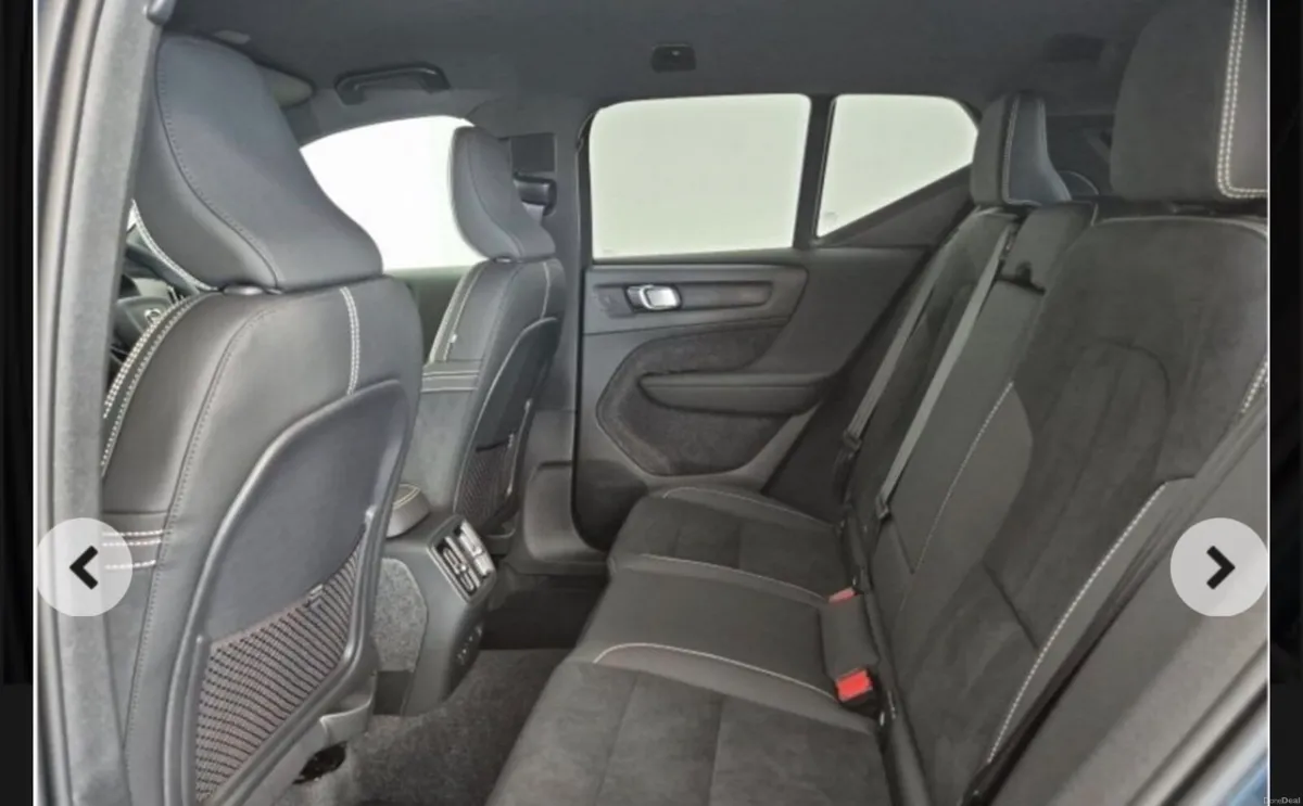 VOLVO EX40 PLUS .BLACK PACK 2026 one owner - Image 2