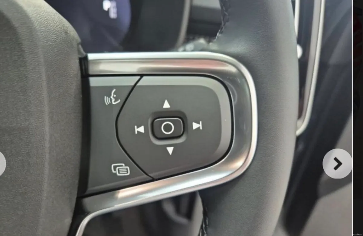 VOLVO EX40 PLUS .BLACK PACK 2026 one owner - Image 3