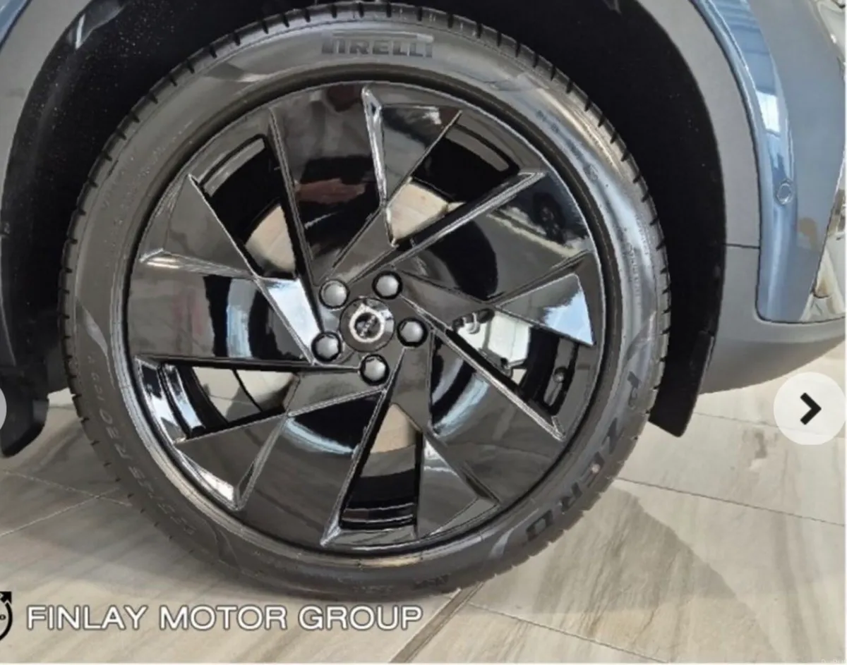 VOLVO EX40 PLUS .BLACK PACK 2026 one owner - Image 4