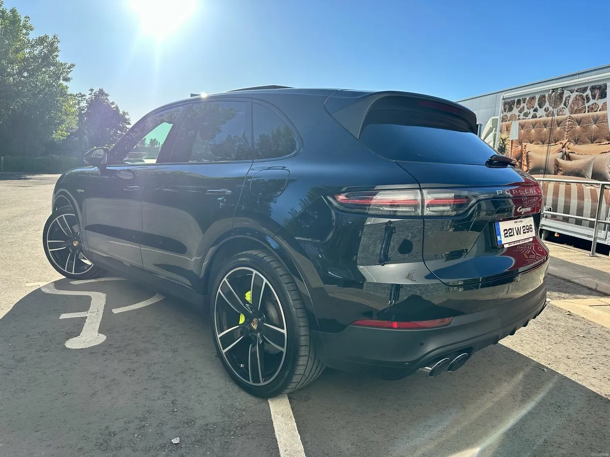 Porsche Cayenne 2022 E-Hybrid - Image 5