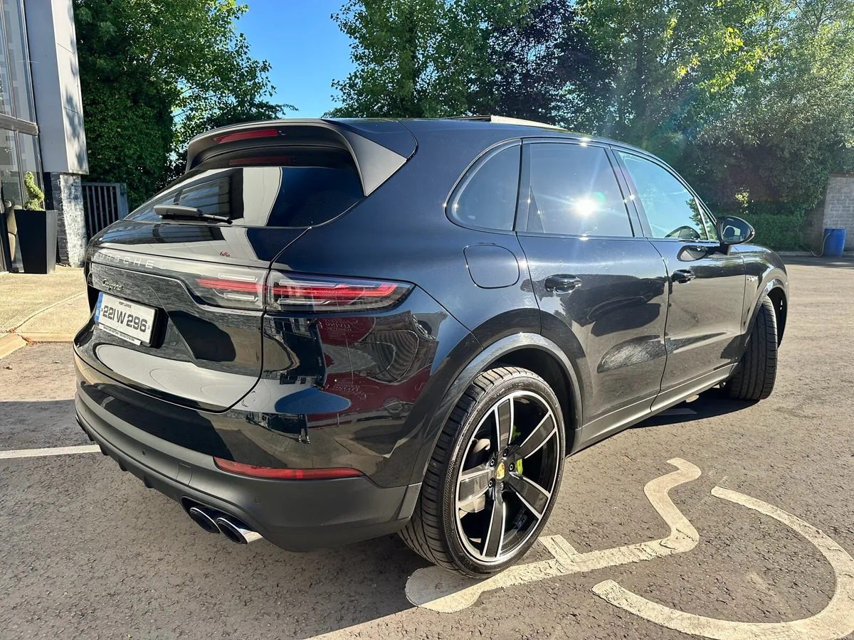 Porsche Cayenne 2022 E-Hybrid - Image 3