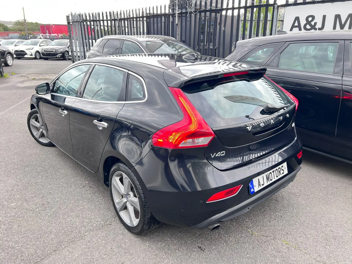 13 VOLVO V40 AUTOMATIC - Image 4