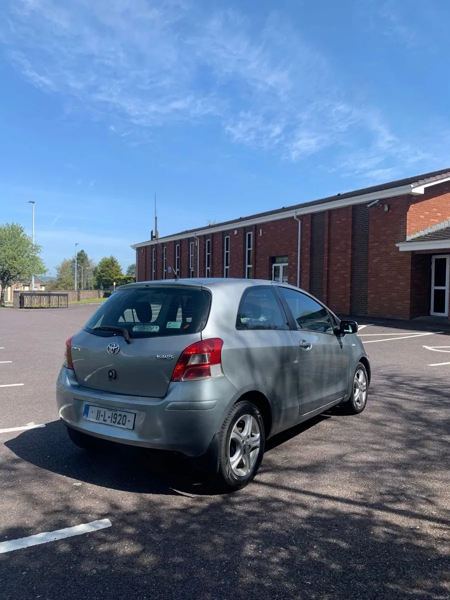 2011 Toyota Yaris long Nct&tax - Image 4