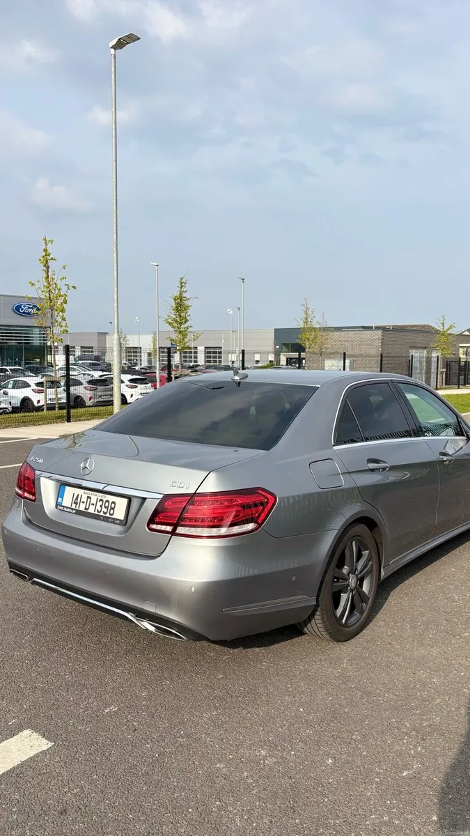 MERCEDES BENZ E SERIES - Image 4