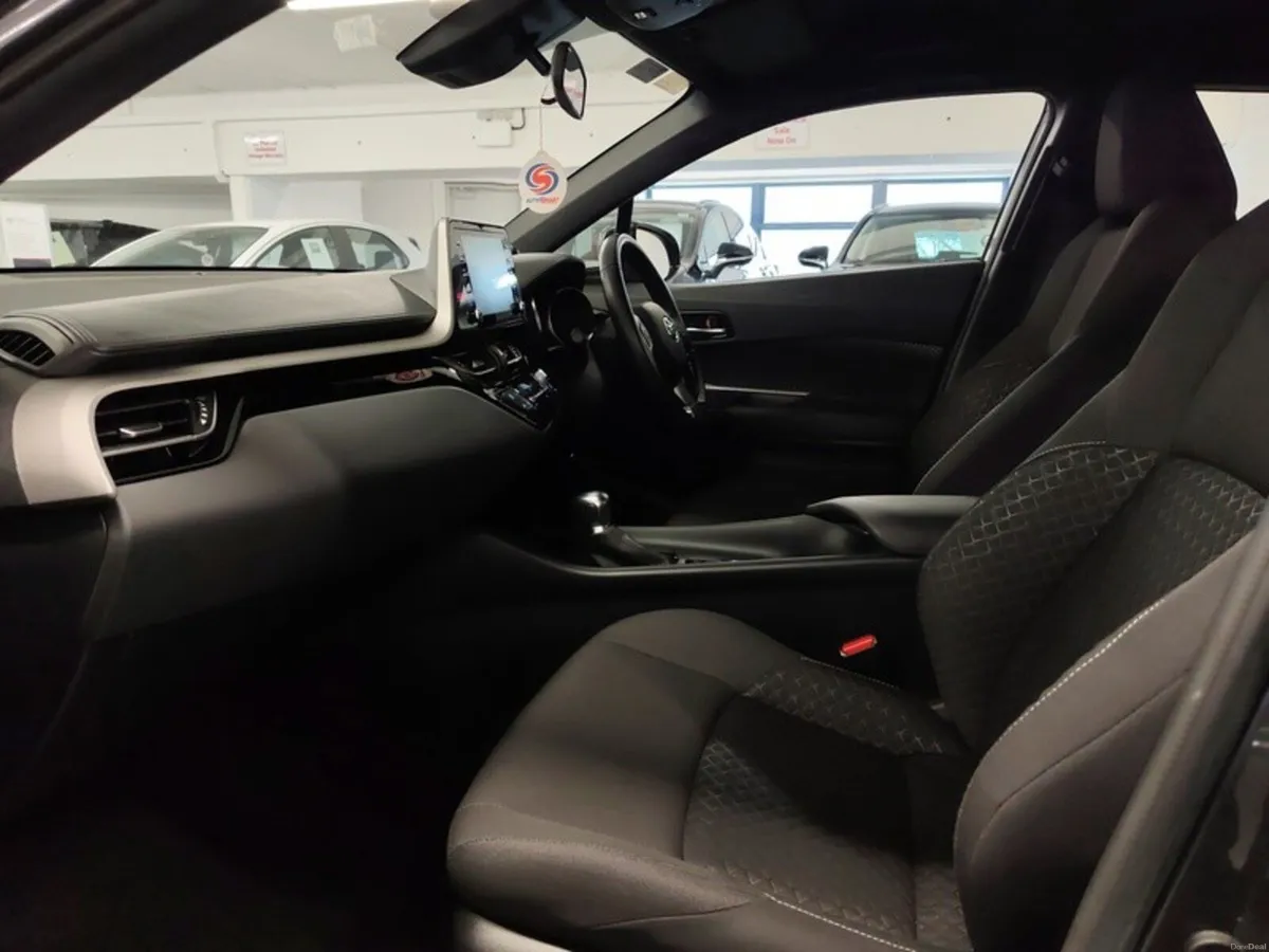 Toyota C-HR HYBRID LUNA - Image 6