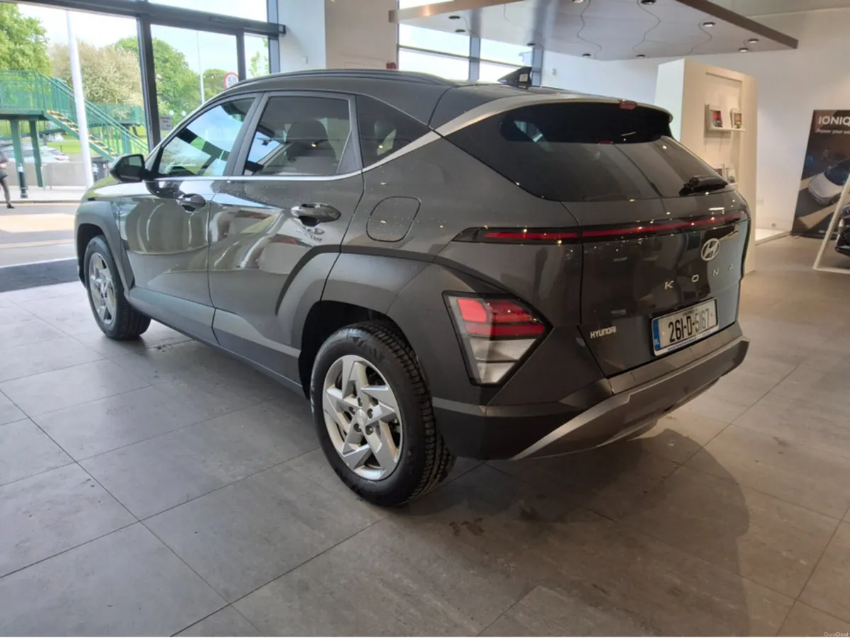 Hyundai KONA ELEGANCE ** SHOWROOM DISPLAY MODEL ** - Image 3