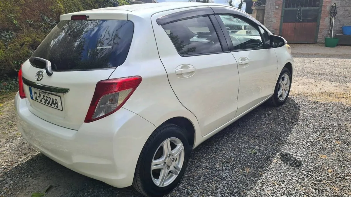 Toyota vitz AUTOMATIC - Image 3