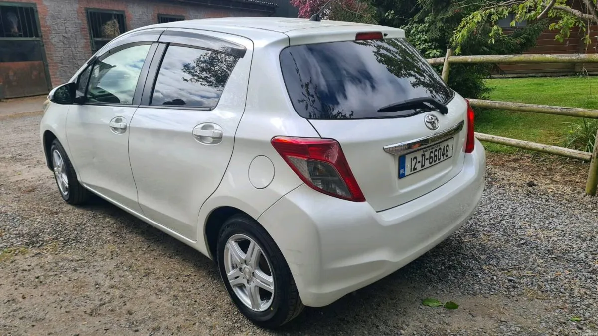 Toyota vitz AUTOMATIC - Image 4