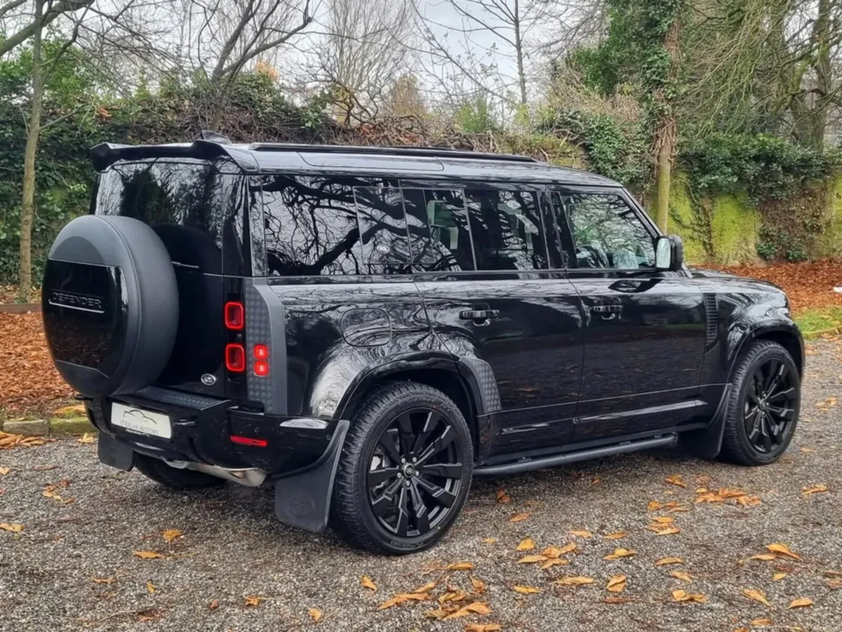 Land Rover Defender 110 HSE X-DYNAMIC - Image 3