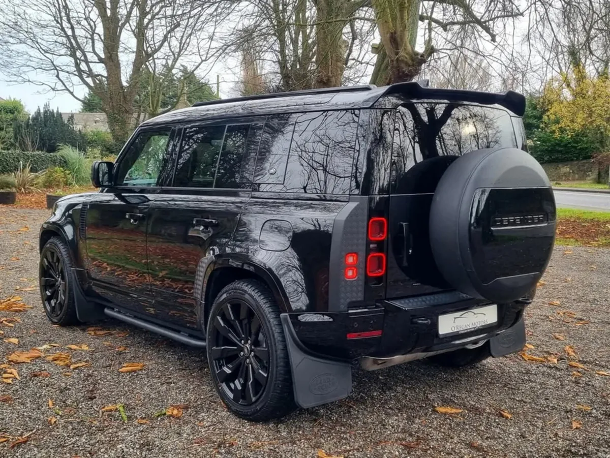 Land Rover Defender 110 HSE X-DYNAMIC - Image 4
