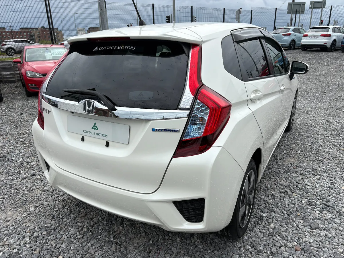 Honda Fit 1.5 Auto Petrol Hybrid - Image 4