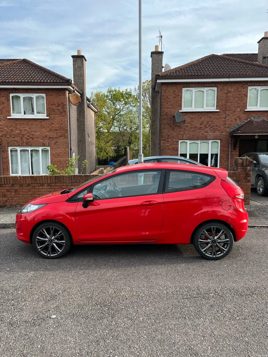 Ford Fiesta 2012 - Image 2