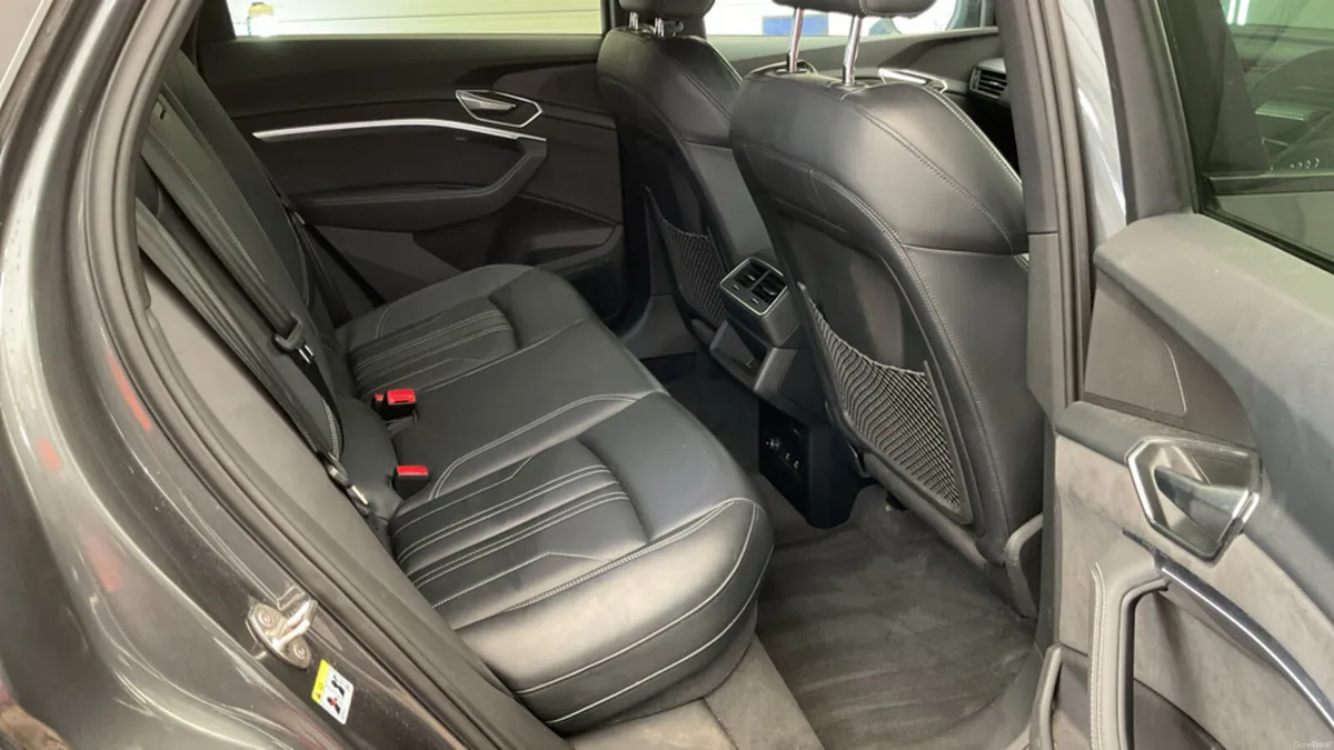 AUDI E-TRON BLACK EDITION 55 QUATTRO 95KwH BATTERY - Image 4