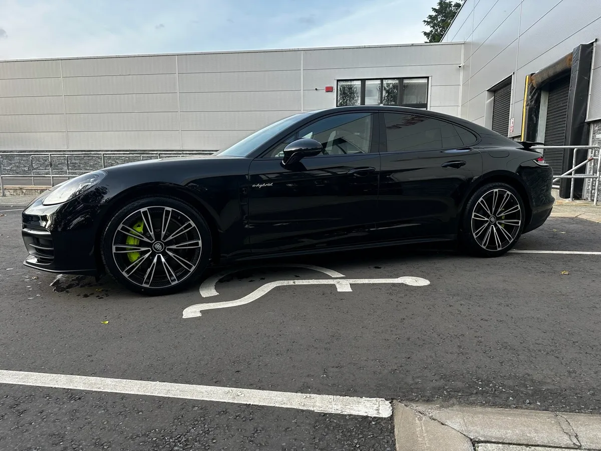 2022 Porsche Panamera E-Hybrid - Image 5