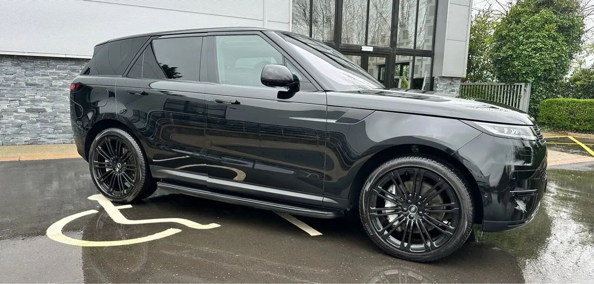 2023 Range Rover Sport SE – Black - Image 2